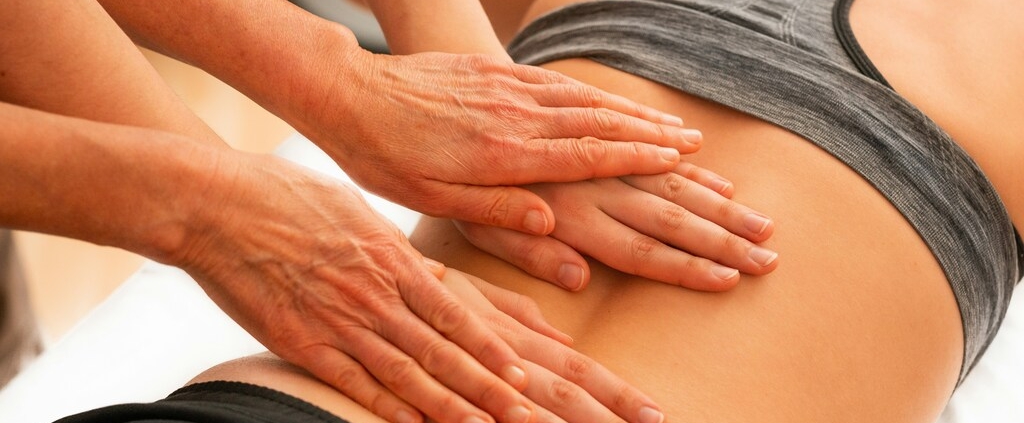 What’s the Difference Between an Osteopath and a Chiropractor